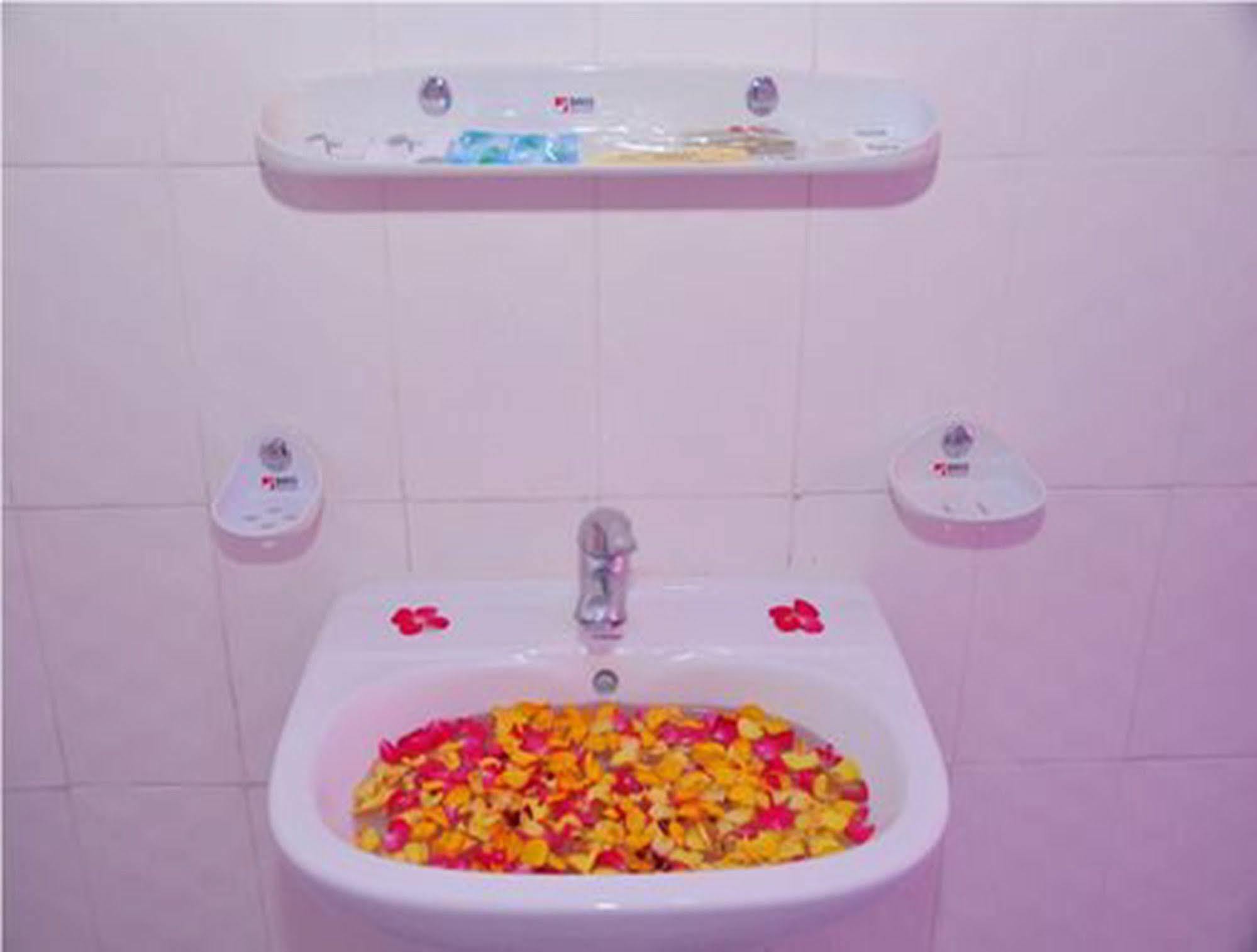 Royal Tulip Hotel Мандалай Экстерьер фото